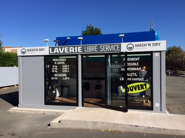 les bungalows équipés par WASH'N DRY de lave-linge, sèche-linge, centrale de paiement et distributeur de lessive sont installés sur les parking de supermarché, hypermarché, grandes surfaces de bricolage.