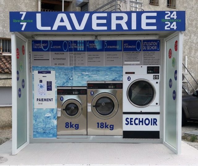 WASH'N DRY propose des laveries automatiques en version kiosque adaptée aux zones commerciales et stations de lavage