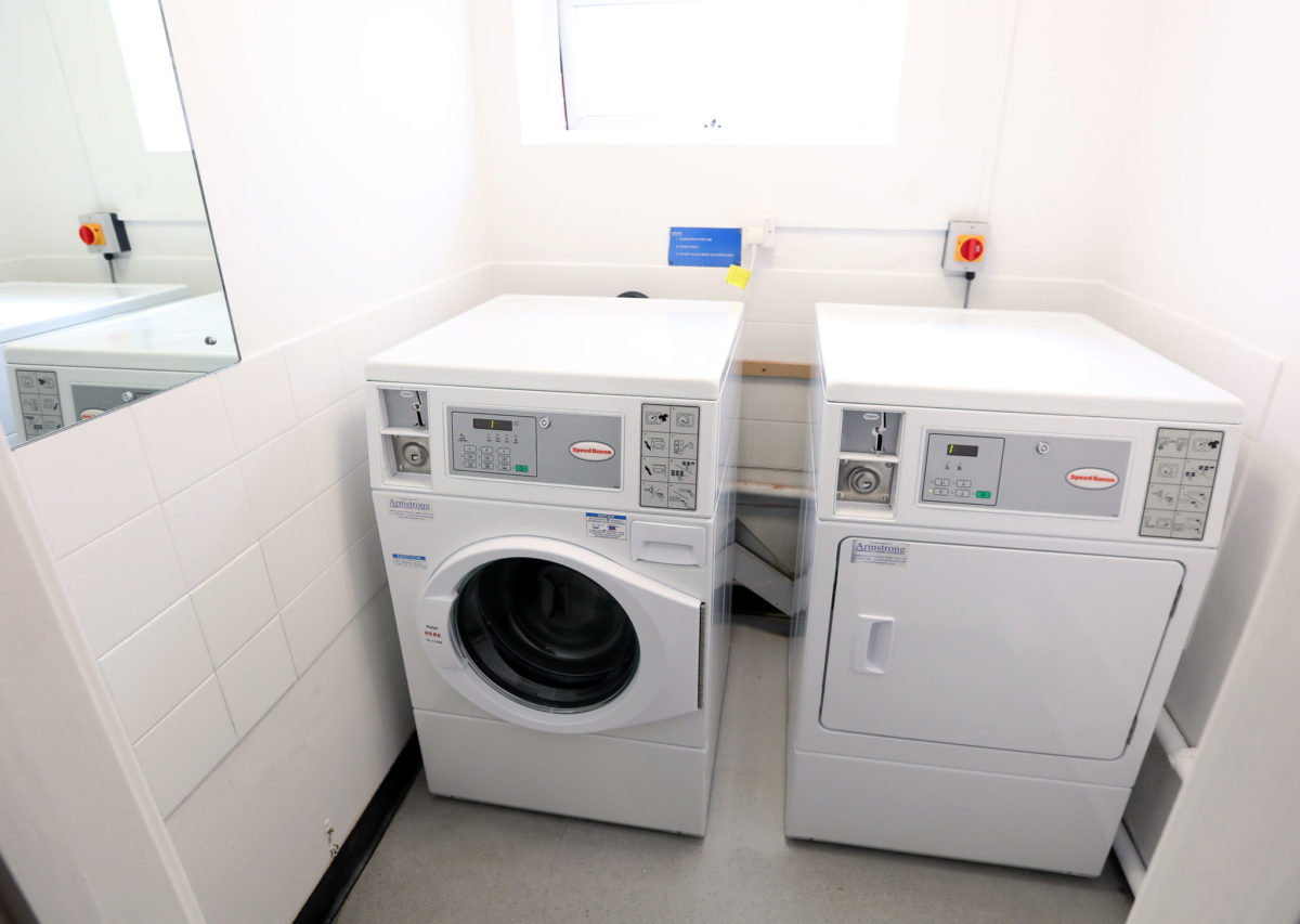 Armstrong France propose un choix de lave-linge et sèche-linge adapté à l'usage des laveries automatiques des campings, résidences hôtelières et de plein air